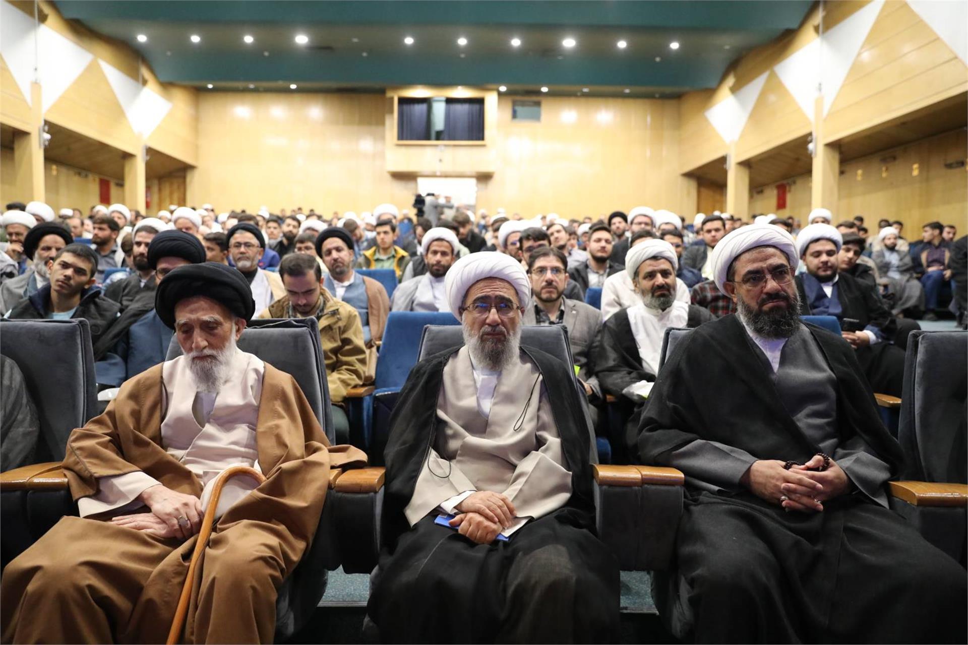 گردهمایی اساتید و طلاب حوزه علمیه استان همدان با حضور آیت الله مروی برگزار شد