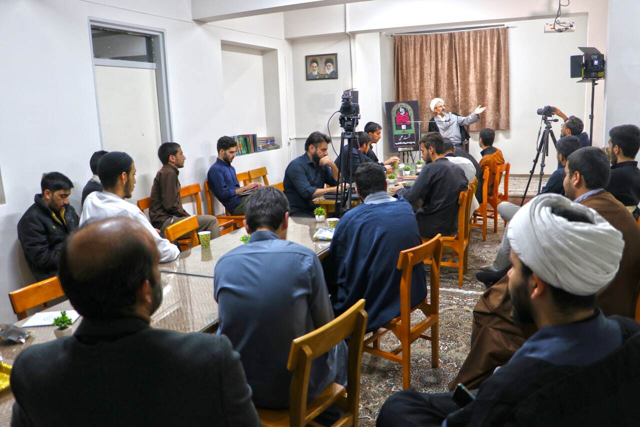 چرا جامعه مسلمانان پس از رحلت پیامبر(ص) مسیر خود را تغییر داد؟