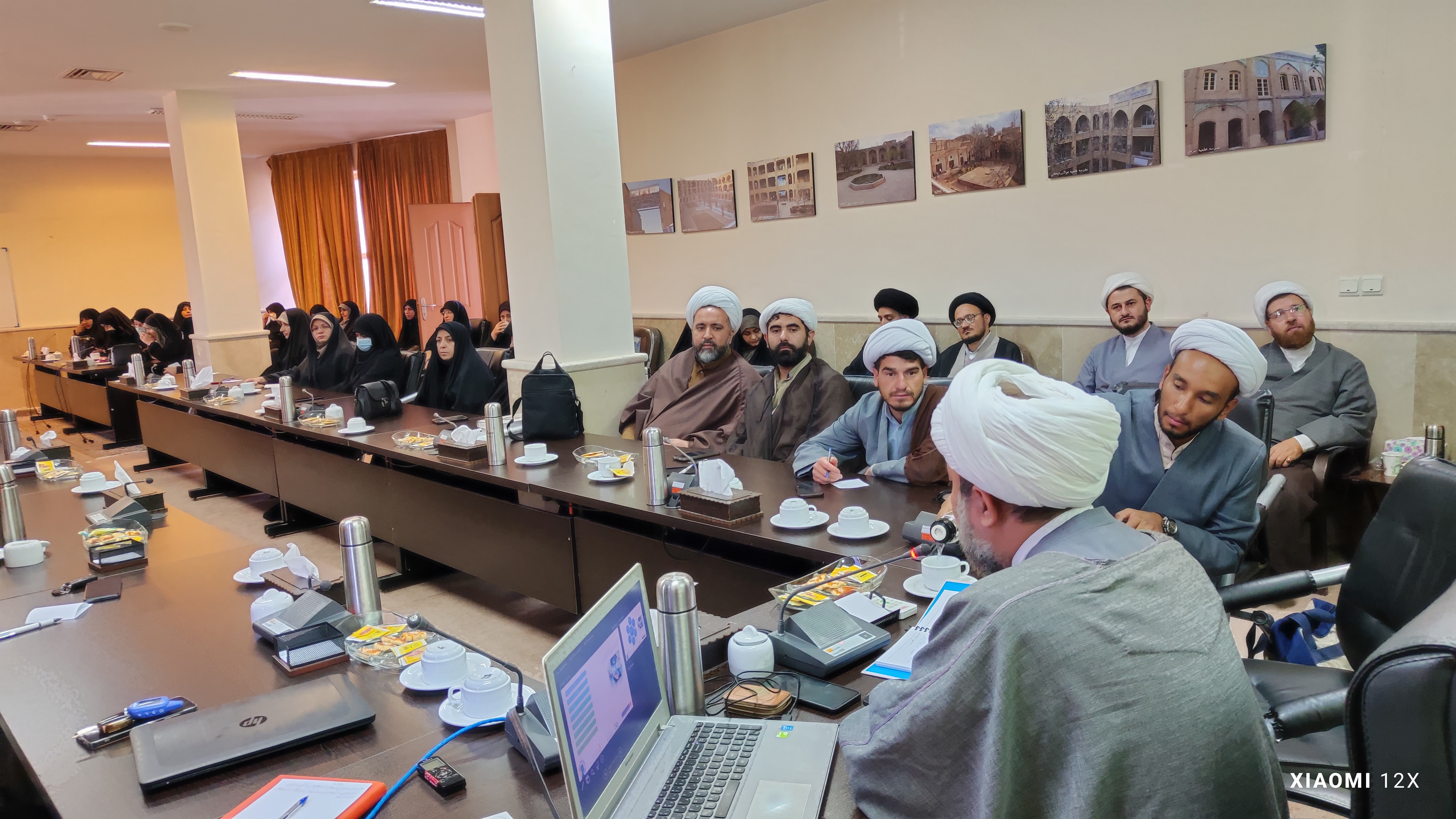 حوزههای علمیه در گذار از نسل Z به نسل آلفا؛ / آینده تربیت طلاب در عصر هوش مصنوعی حوزههای علمیه در گذار از نسل Z به نسل آلفا؛ / آینده تربیت طلاب در عصر هوش مصنوعی