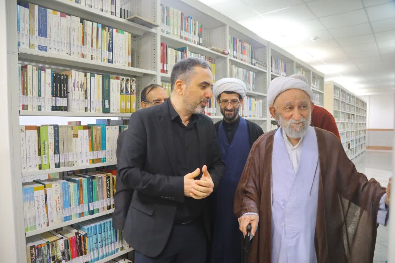 بازدید آیت‌الله استادی از مرکز فرهنگی آیت‌الله خسروشاهی