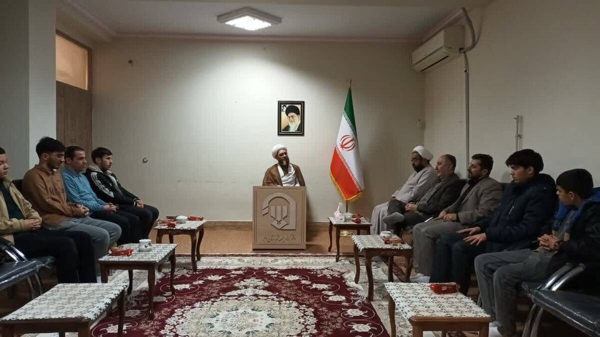 نشست هم‌اندیشی امام جمعه اهر با جوانان فعال فضای مجازی