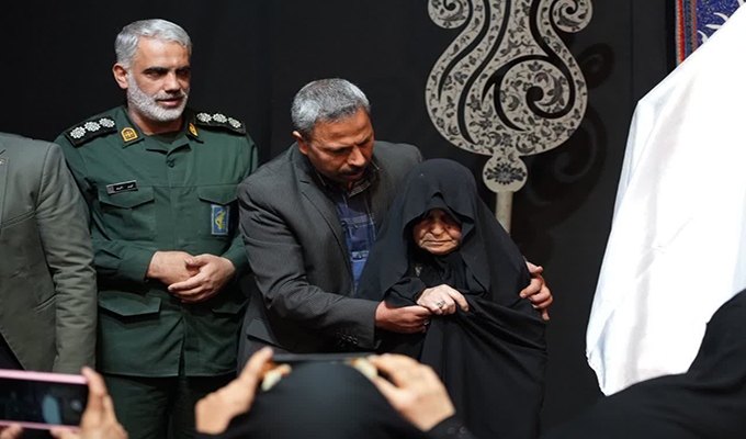 رونمایی از کُمیک موشن «پای کار انقلاب» در کاشان