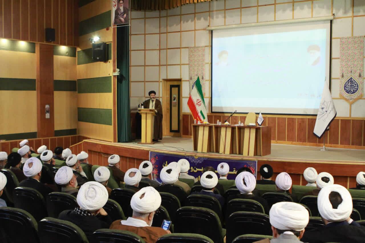 دیدار صمیمانه مجمع نمایندگان طلاب با آیت الله اعرافی + عکس