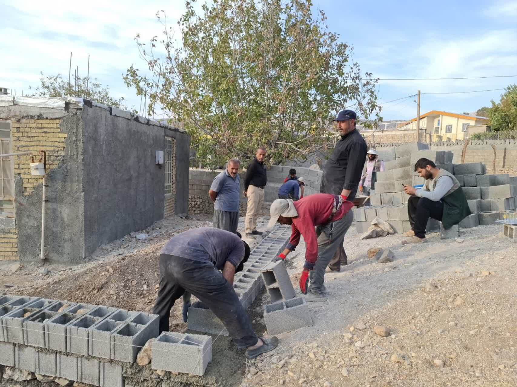 طلاب جهادی یاسوج خانه‌ای برای محرومان لوداب ساختند