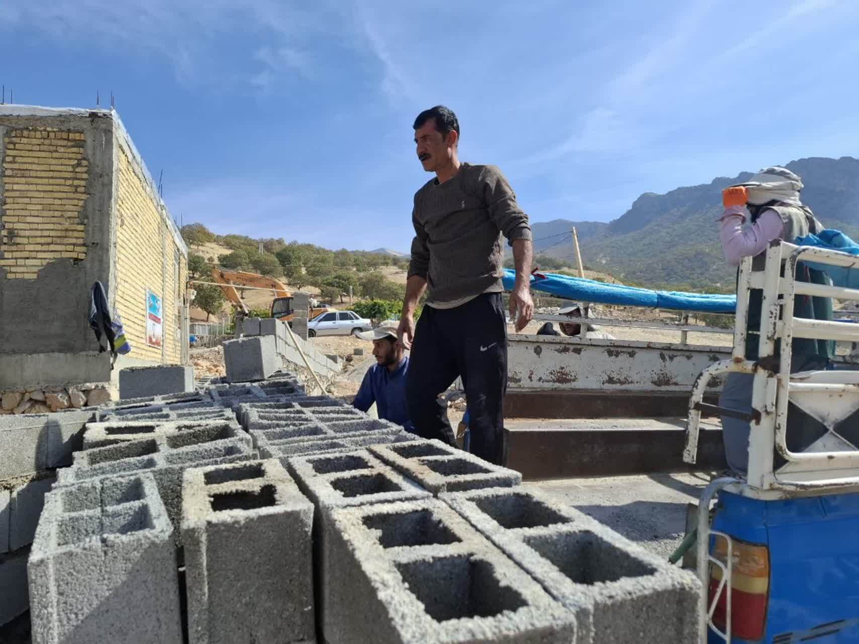 طلاب جهادی یاسوج خانه‌ای برای محرومان لوداب ساختند