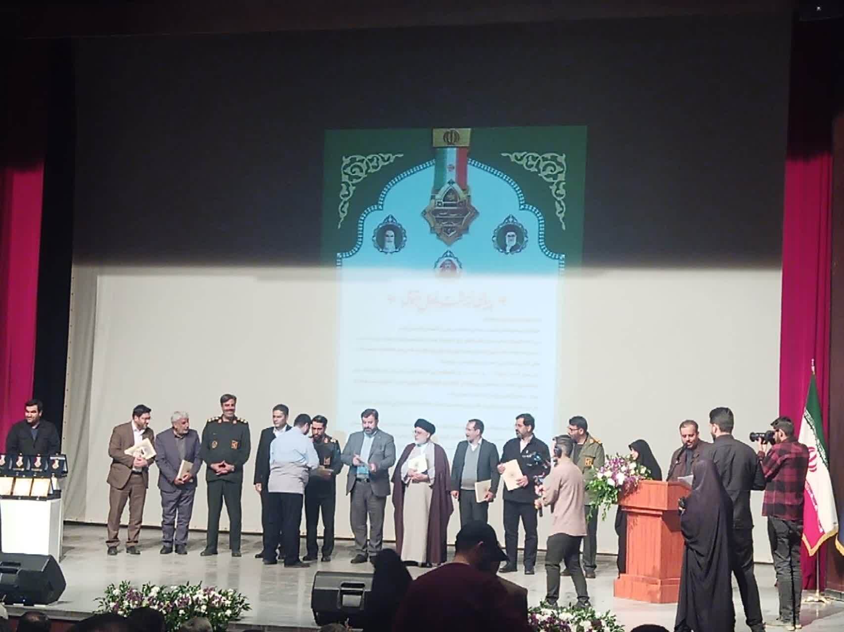 گزارشی از ویژه برنامه شکرانه ۱۰۰۰ روز خدمت شبکه اجتماعی استان قم گزارشی از ویژه برنامه شکرانه ۱۰۰۰ روز خدمت شبکه اجتماعی استان قم