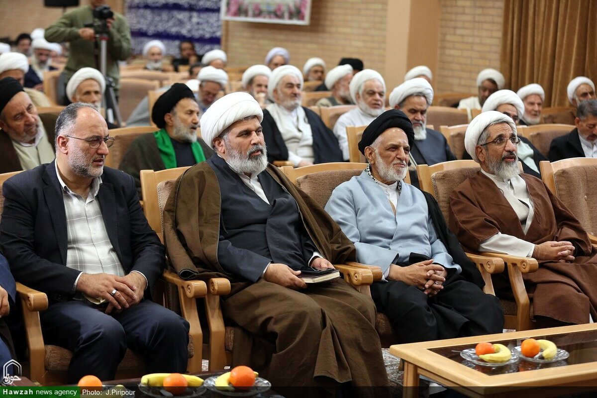 گزارشی از همایش تجلیل از پیشکسوتان بسیج طلاب و روحانیون استان قم