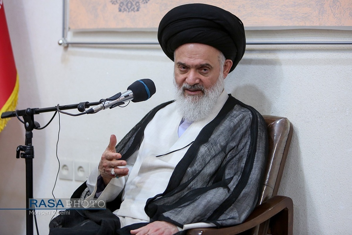 رهبر انقلاب؛ مرد میدان‌های سخت و سرنوشت ساز/ حمایت از دولت، عامل ثبات کشور است