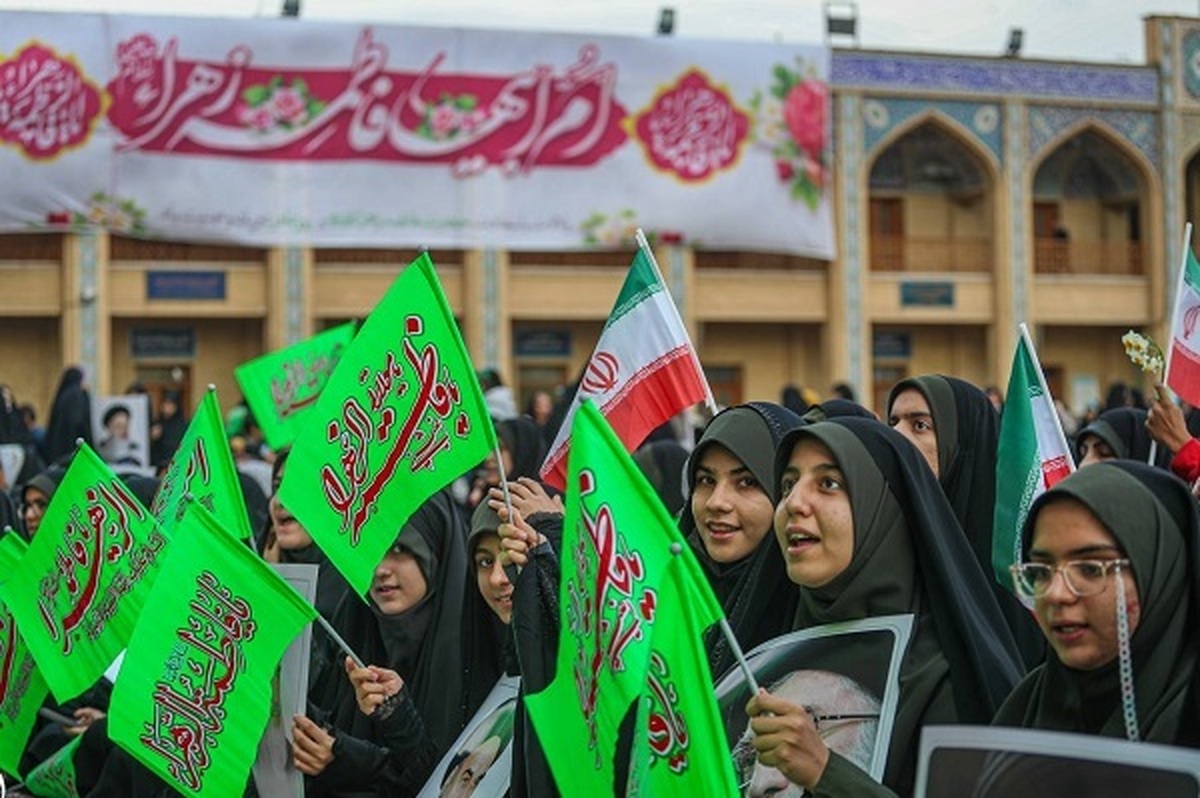 اجتماع بانوان در حرم شاهچراغ تجدید میثاق با حجاب فاطمی بود