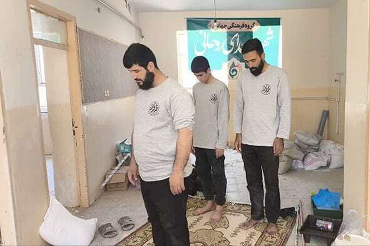 حرکت مشترک دو گروه جهادی حوزه علمیه برای نوسازی مدارس مناطق محروم قیدار + فیلم