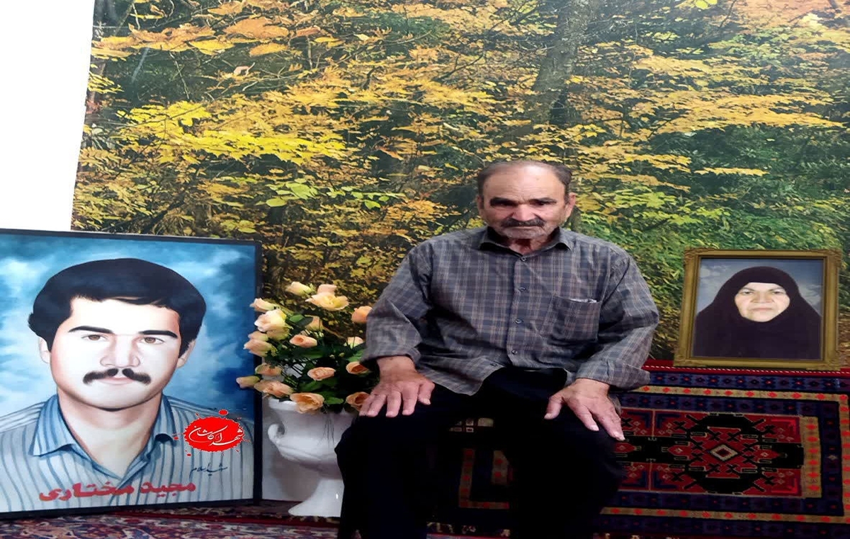 حاج علی مختاری پدر شهید به دیدار فرزند شهیدش شتافت