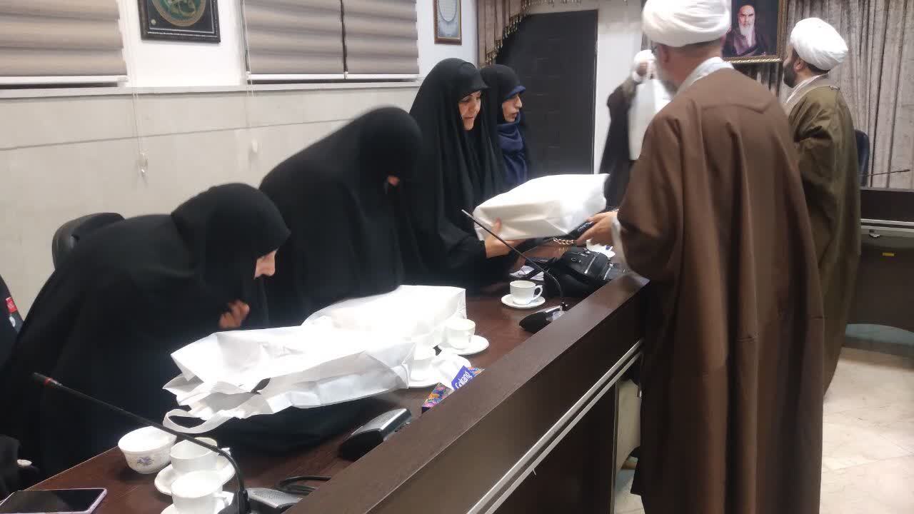 برگزاری مراسم تجلیل از اساتید طرح کوثر مجازی با تأکید بر ارتقای کیفی آموزش همسران طلاب برگزاری مراسم تجلیل از اساتید طرح کوثر مجازی با تأکید بر ارتقای کیفی آموزش همسران طلاب