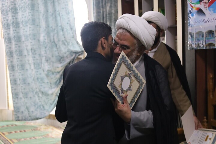 اعطای مجوز فعالیت گروه‌های جهادی حوزوی هرمزگان با تأکید بر تقویت خدمت‌رسانی طل