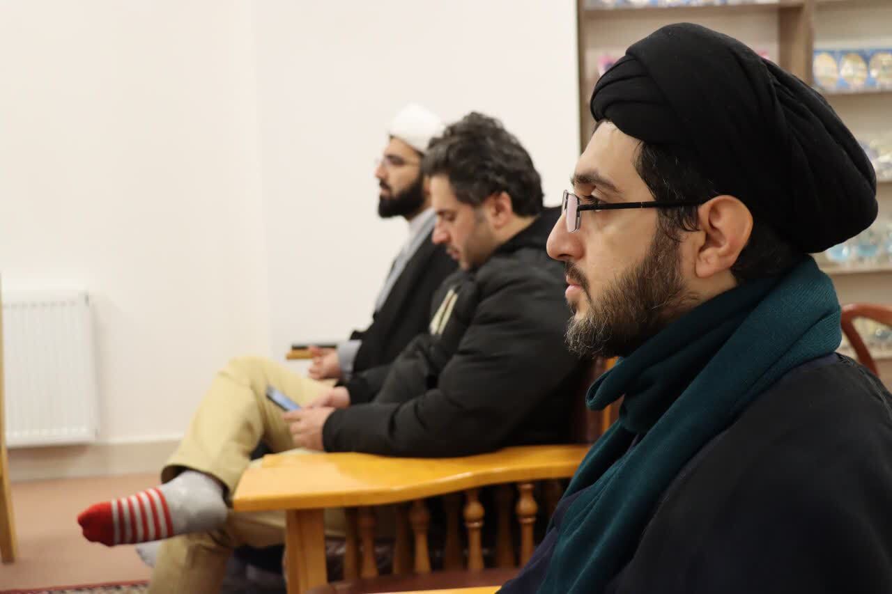 نشست علمی «کتاب عیون اخبار الرضا از نگاه فرهیختگان» برگزار شد نشست علمی «کتاب عیون اخبار الرضا از نگاه فرهیختگان» برگزار شد