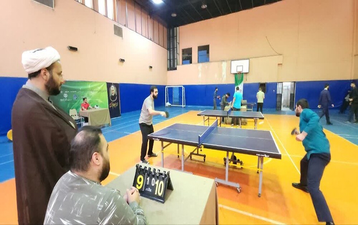 قهرمان مسابقات پینگ‌پنگ طلاب کاشان معرفی شد