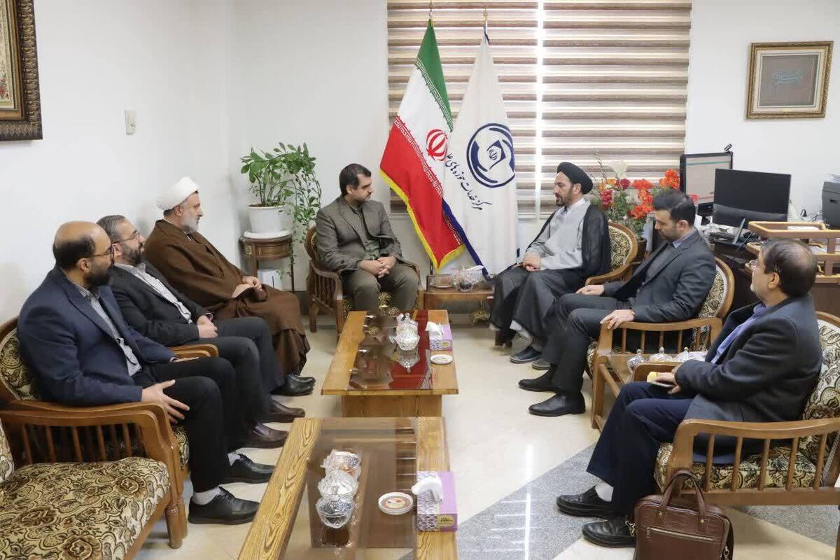 دیدار رئیس مرکز خدمات حوزه با نماینده مردم قم در مجلس شورای اسلامی