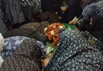 دو بانوی زندانی در کاشان پس از تشییع شهید گمنام شیعه شدند