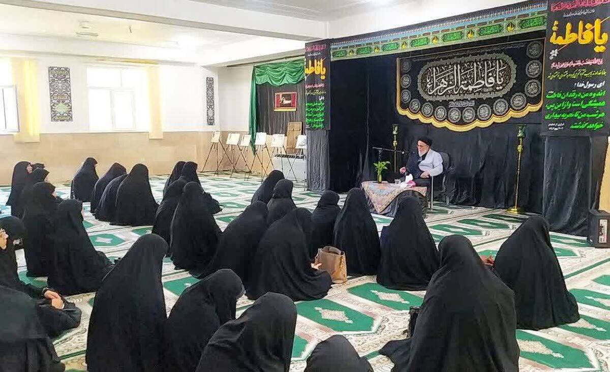 طلاب حافظان هویت دینی جامعه‌ هستند