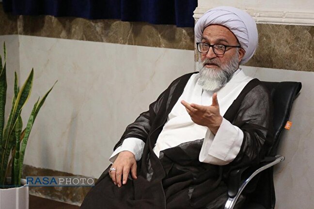 خدمات علمی و انقلابی آیت‌الله یزدی برای جوانان و طلاب تبیین شود