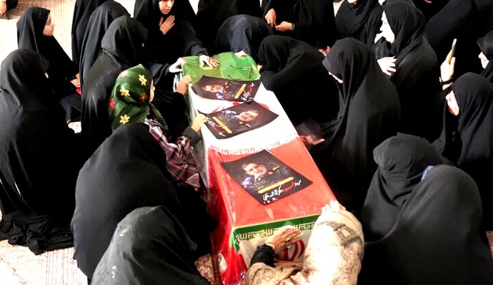 مراسم وداع با پیکر شهید سردار نائینی در کاشان برگزار شد + عکس مراسم وداع با پیکر شهید سردار نائینی در کاشان برگزار شد + عکس