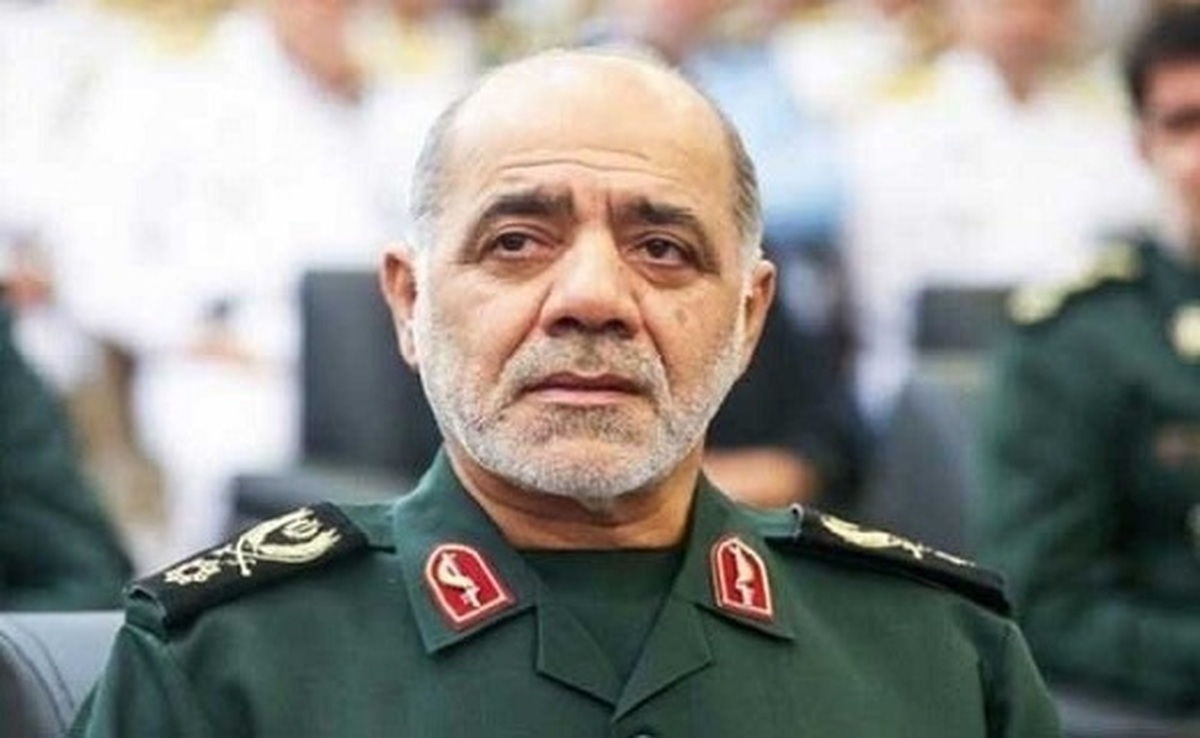 دشمنان بدانند؛ پرچم فرمانده شجاع نیروی دریایی سپاه بر زمین نخواهد ماند