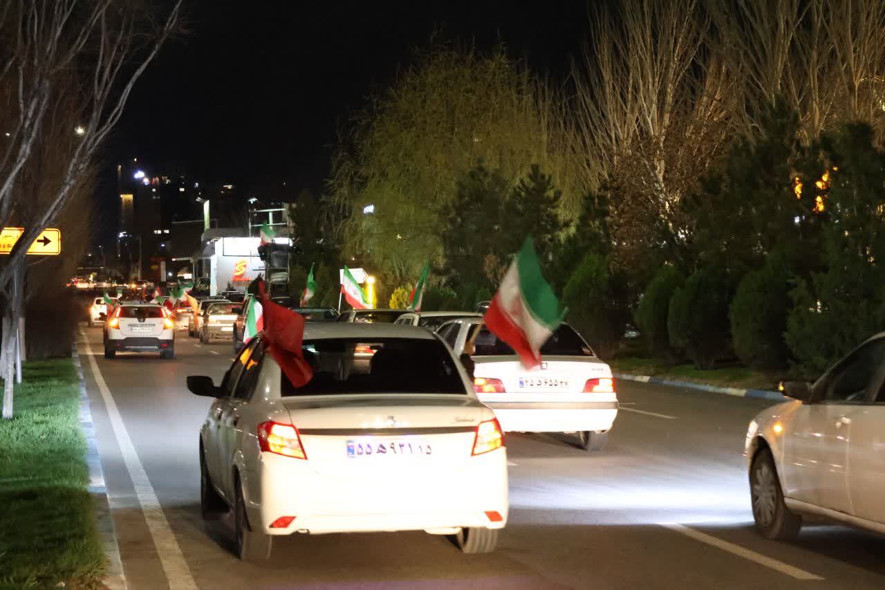 کاروان خودرویی سازمان بسیج طلاب و روحانیون سپاه عاشورا در خیابان‌های تبریز به حرکت درآمد