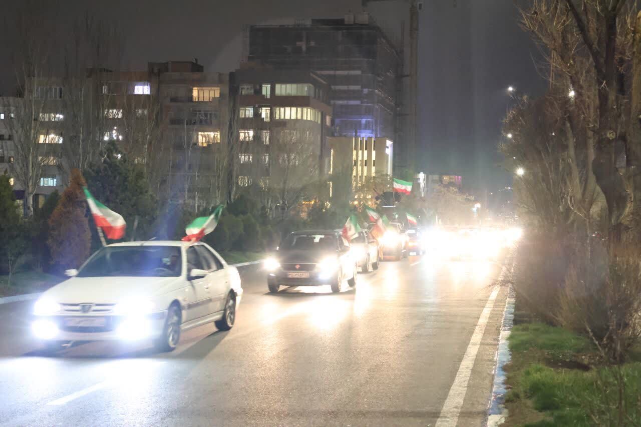 کاروان خودرویی سازمان بسیج طلاب و روحانیون سپاه عاشورا در خیابان‌های تبریز به حرکت درآمد