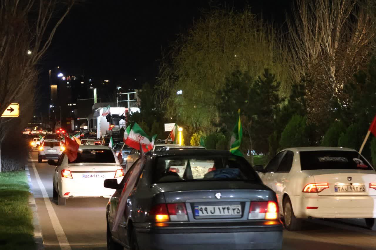 کاروان خودرویی سازمان بسیج طلاب و روحانیون سپاه عاشورا در خیابان‌های تبریز به حرکت درآمد
