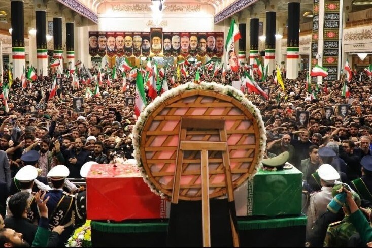 شبی ماندگار در قم؛ وداع باشکوه با سپهبد شهید موسوی در حرم شبی ماندگار در قم؛ وداع باشکوه با سپهبد شهید موسوی در حرم