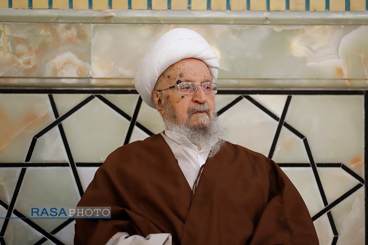 اجازه آیات مکارم شیرازی و جوادی آملی برای مصرف سهم امام جهت بازسازی منازل مسکونی تخریب شده در جنگ