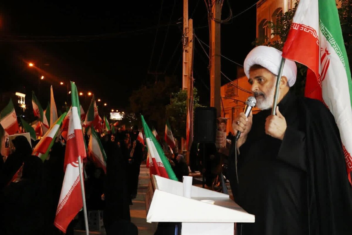 خون پاک رهبر شهید و دیگر شهدای انقلاب ما را پیروز خواهد کرد
