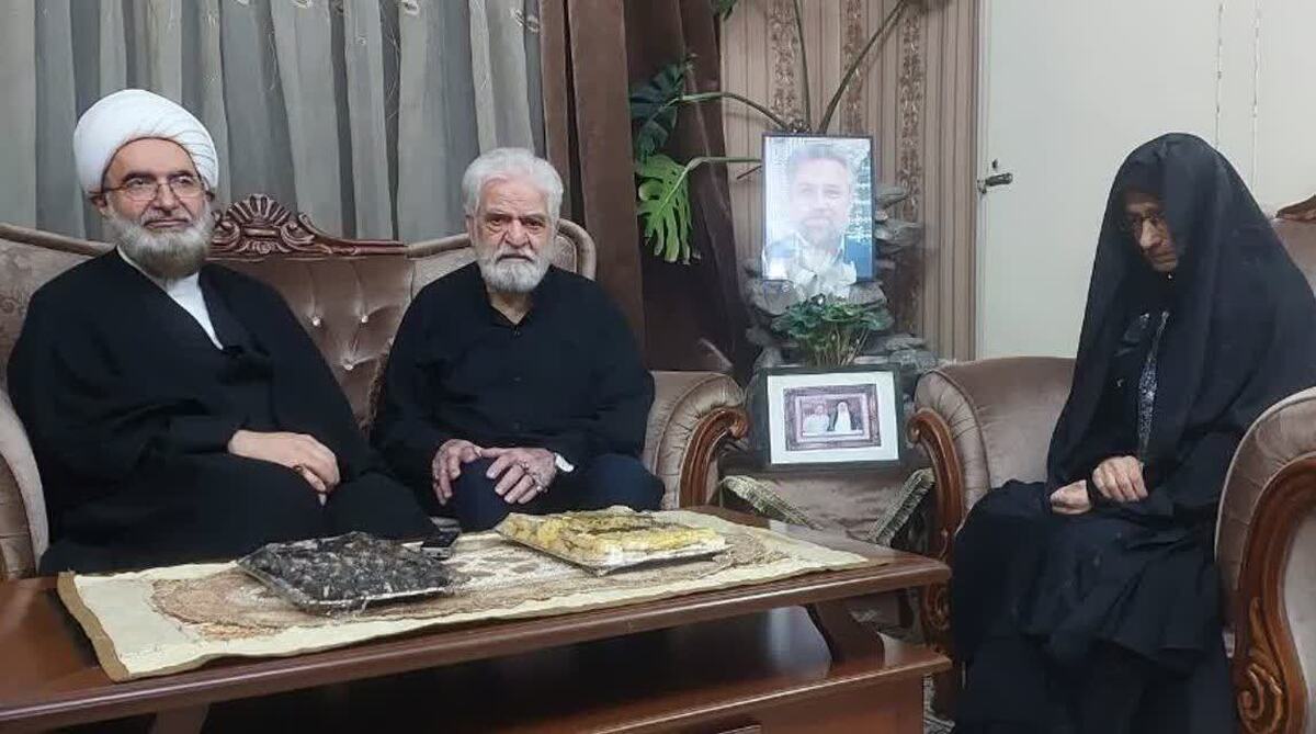 هرشب، با عکس شهید و پرچم ایران در میادین و تجمعات هستیم