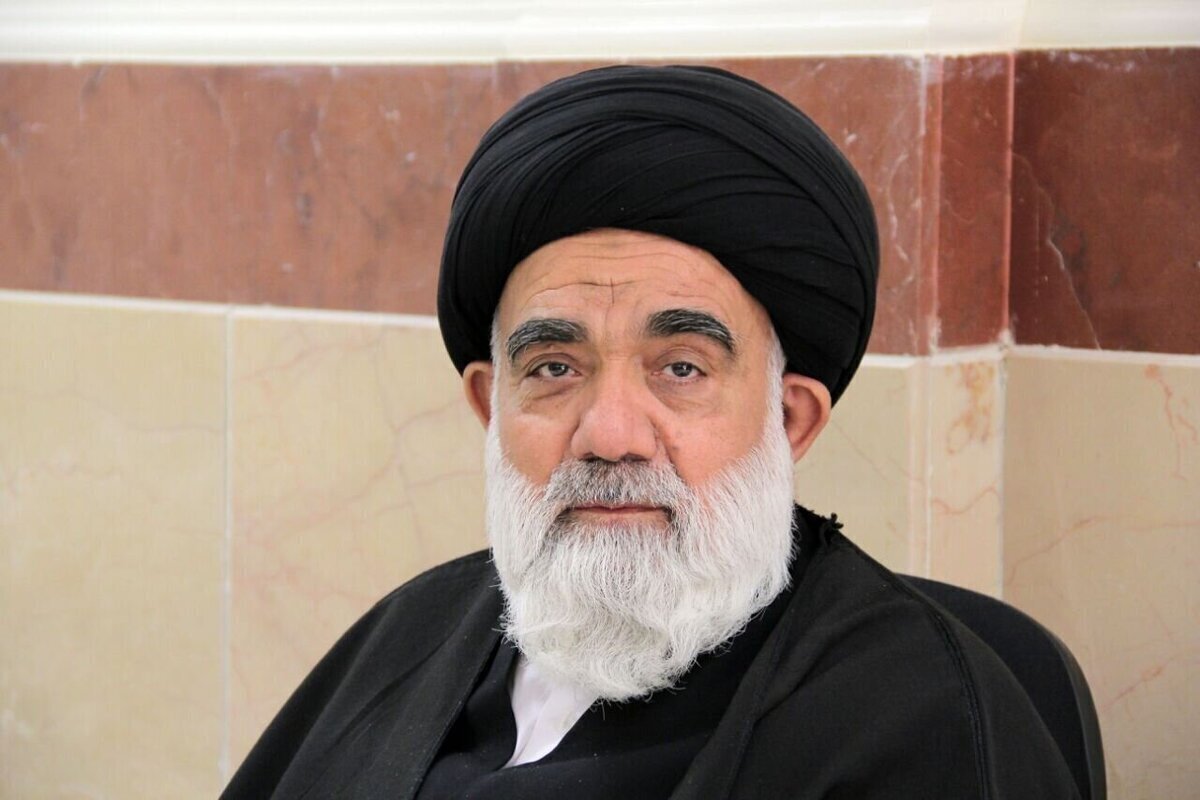به برکت بعثت خون پاک به ناحق ریخته شده رهبر شهید، این مردم رشید یاری خواهند شد