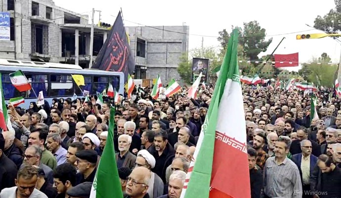 وداع و تشییع باشکوه کاشانی‌ها با سخنگوی سپاه + عکس