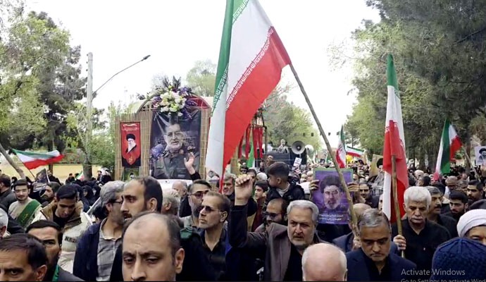 وداع و تشییع باشکوه کاشانی‌ها با سخنگوی سپاه + عکس
