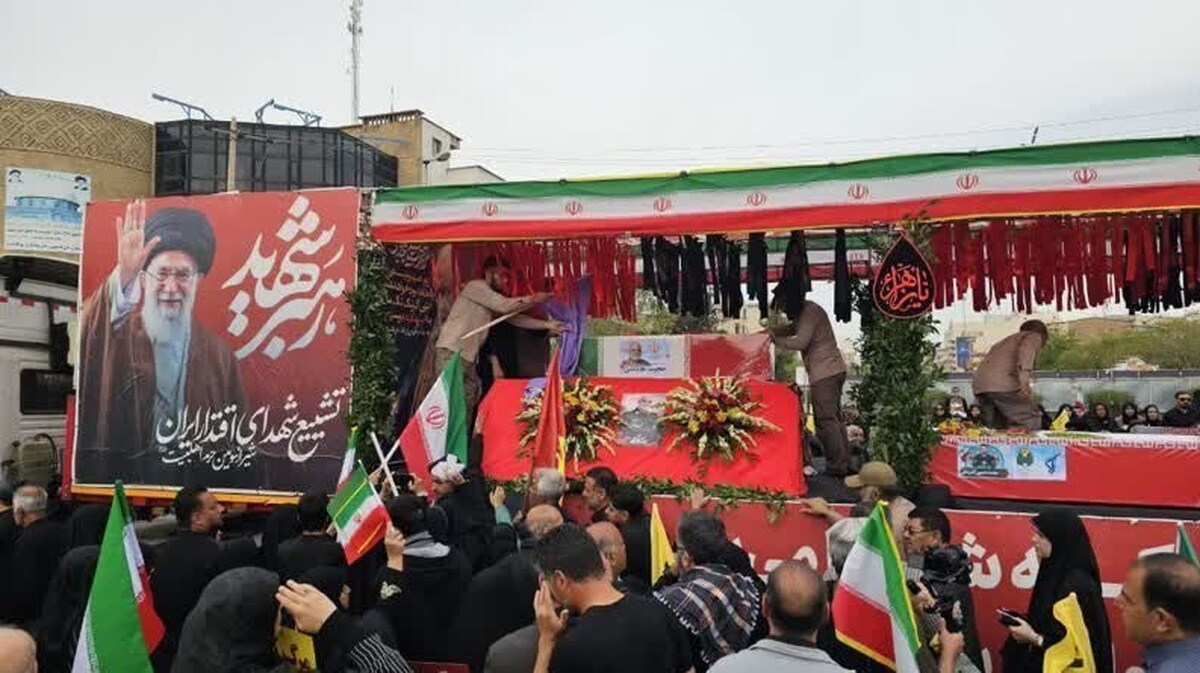 مراسم باشکوه تشییع پیکر مطهر سردار خادمی در شیراز مراسم باشکوه تشییع پیکر مطهر سردار خادمی در شیراز
