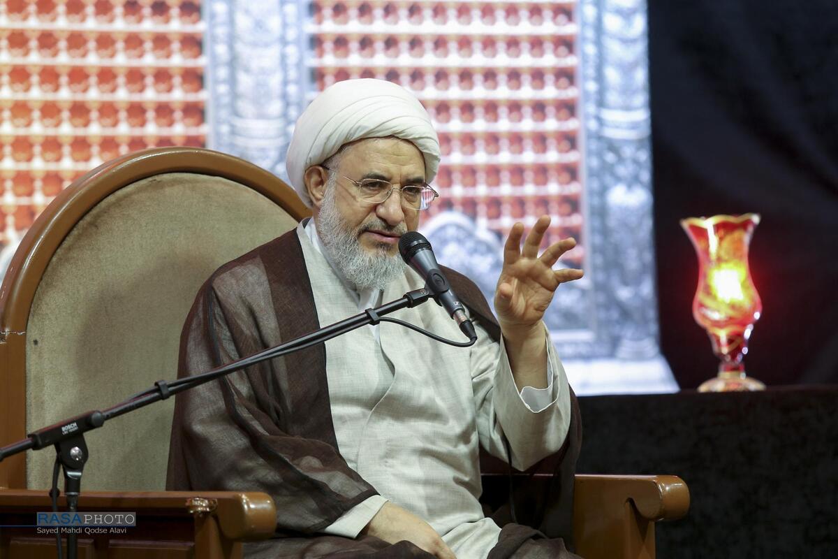 ایران اسلامی خیمه و پایگاه امام زمان است
