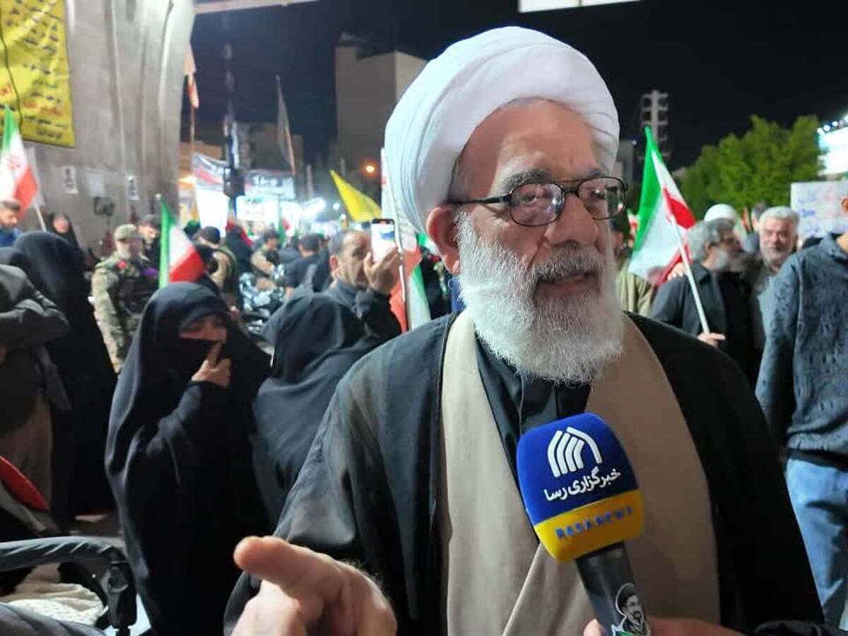 حضور روحانیت در صحنه دفاع وظیفه الهی و عامل دلگرمی امت است