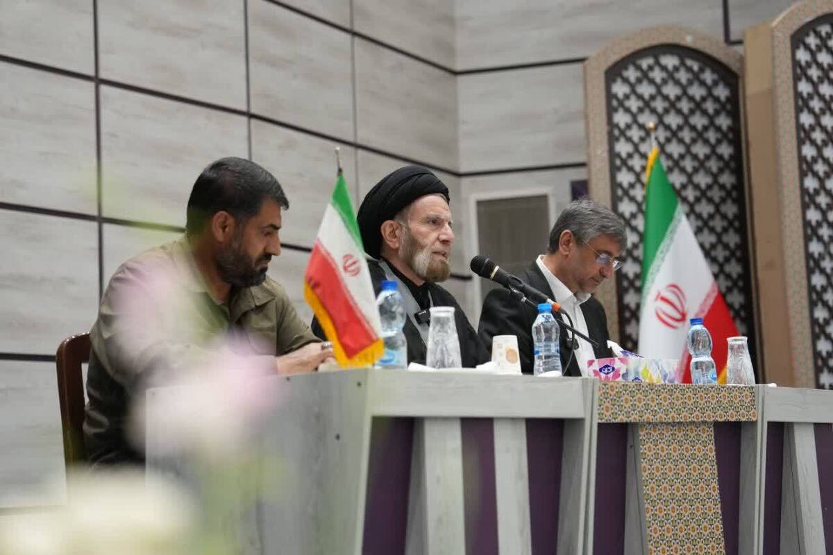 هدف دشمن جدایی مردم از مسجد، محراب و اسلام است