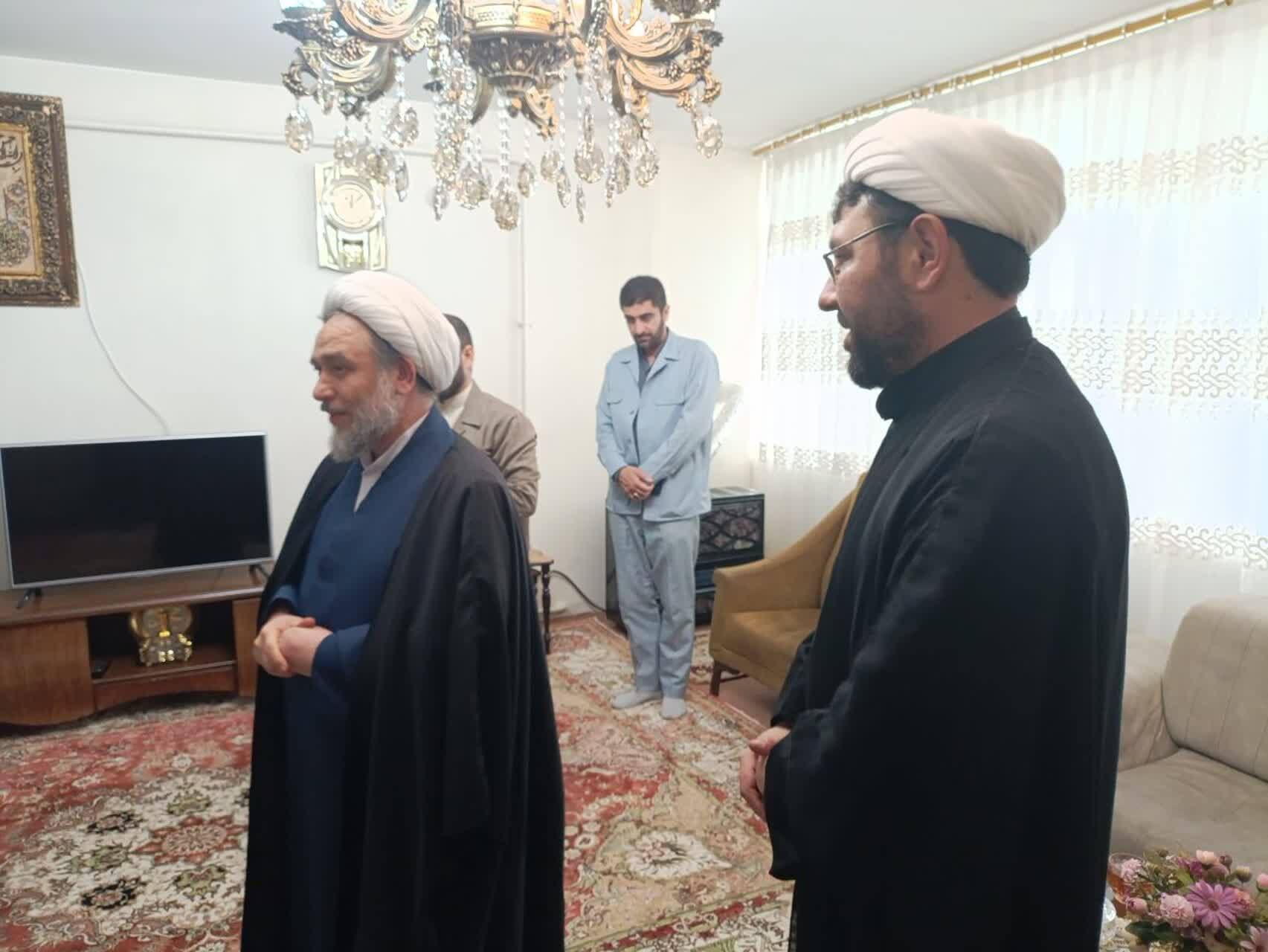 دیدار مسئول بسیج طلاب با مجروح جنگ رمضان و خانواده شهید محدثنیا+ تصاویر دیدار مسئول بسیج طلاب با مجروح جنگ رمضان و خانواده شهید محدثنیا+ تصاویر
