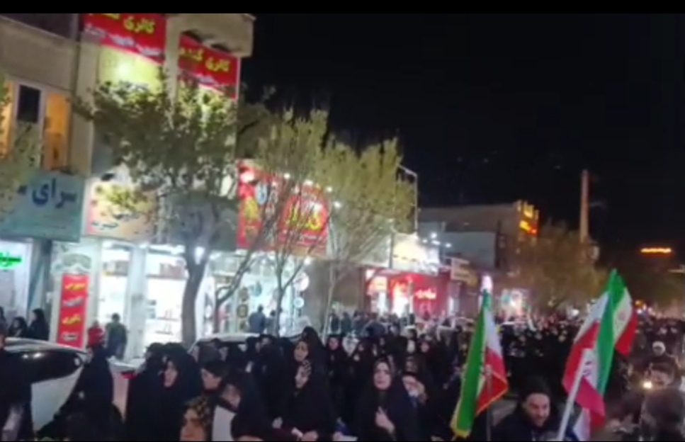 اجتماع پرشور آلانقیهای مقیم قم در حمایت از انقلاب و بیعت با رهبری+ فیلم اجتماع پرشور آلانقیهای مقیم قم در حمایت از انقلاب و بیعت با رهبری+ فیلم