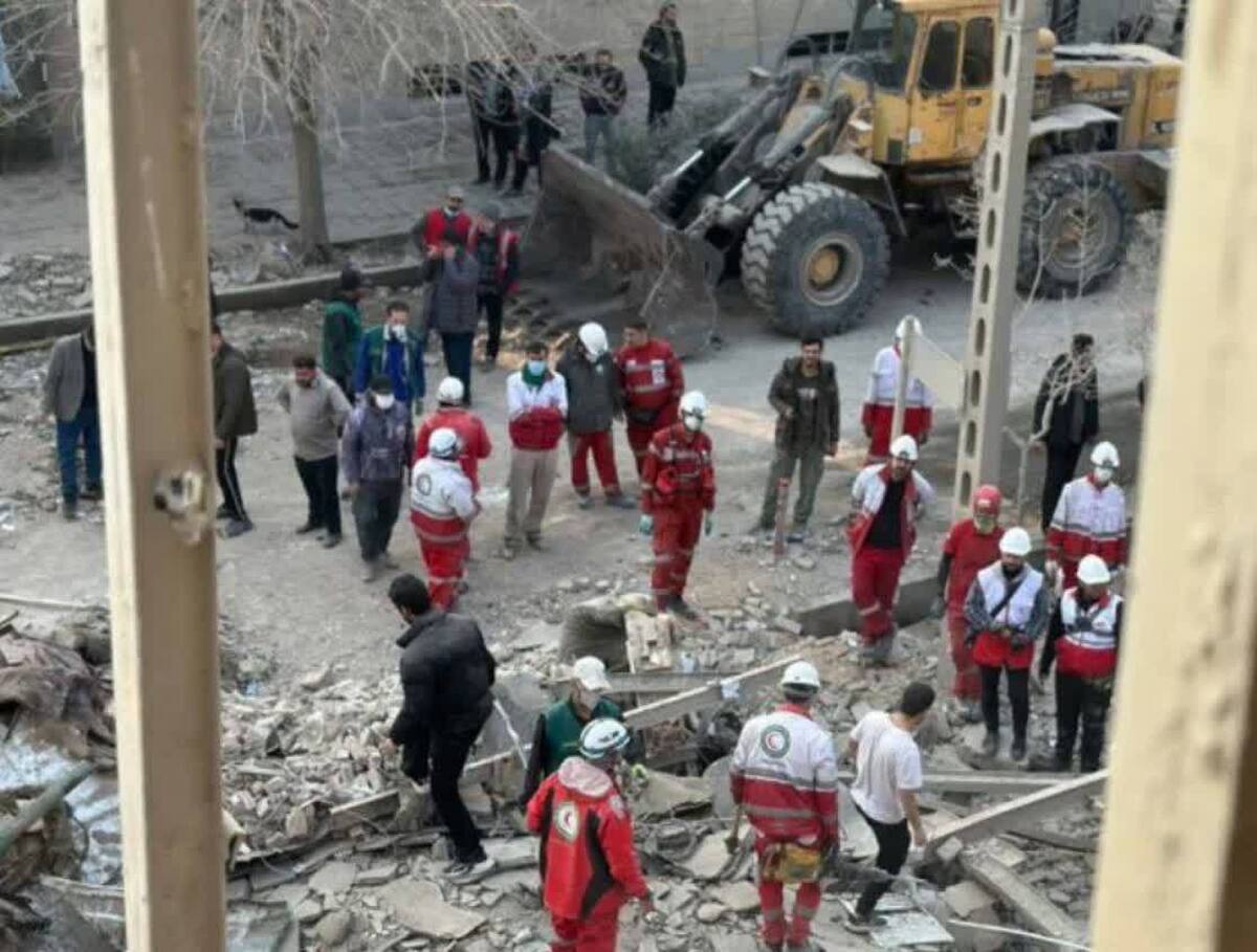 ادامه عملیات شبانه‌روزی تیم‌های جستجو و نجات جمعیت هلال‌احمر استان چهارمحال و بختیاری در تهران+ عکس