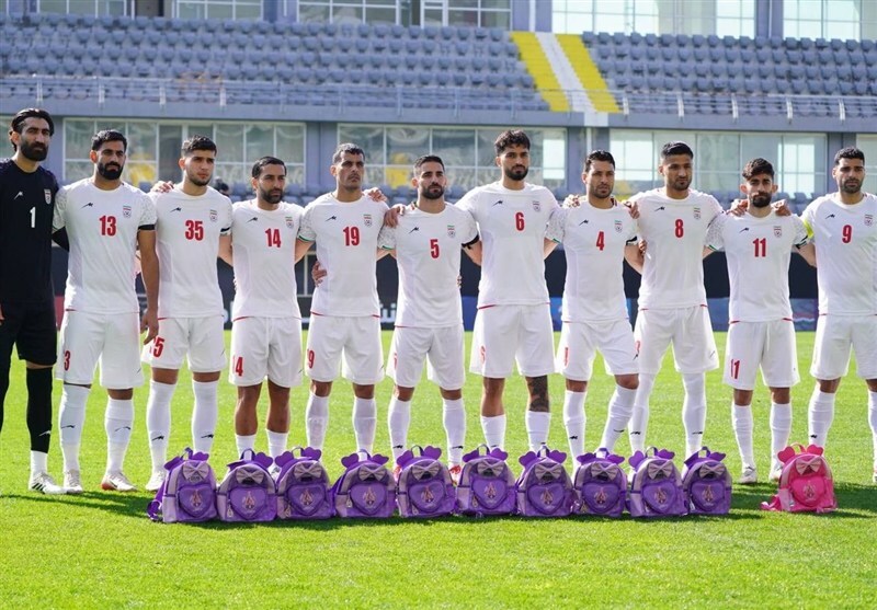 حضور بازیکنان تیم ملی با کوله پشتی به یاد شهدای مدرسه میناب حضور بازیکنان تیم ملی با کوله پشتی به یاد شهدای مدرسه میناب