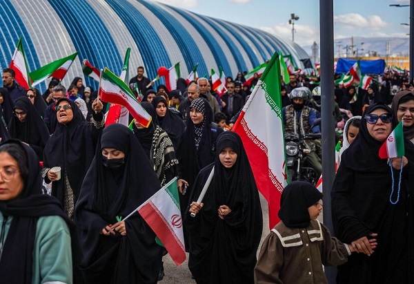 گردهمایی بزرگ مادران و کودکان شیرازی در حمایت از مدافعان وطن گردهمایی بزرگ مادران و کودکان شیرازی در حمایت از مدافعان وطن