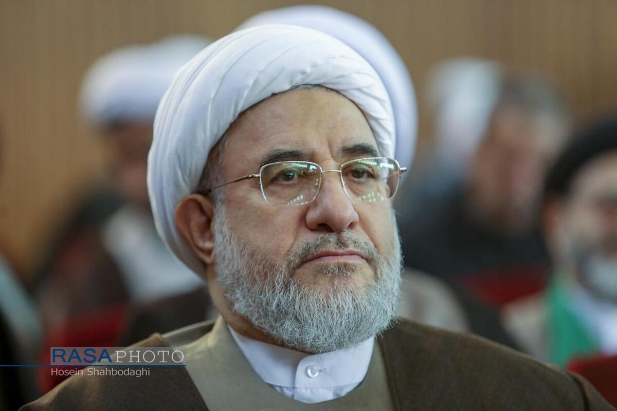 قدردانی آیت‌الله اراکی از مواضع شجاعانه پاپ در دفاع از صلح و عدالت