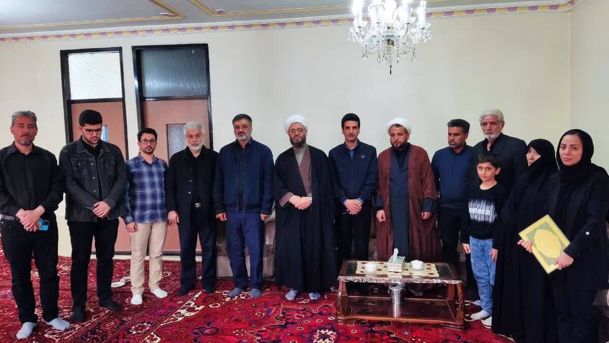 تکریم خانواده شهید «احسان غمی تازه‌کندی» توسط امام جمعه اهر+ تصاویر