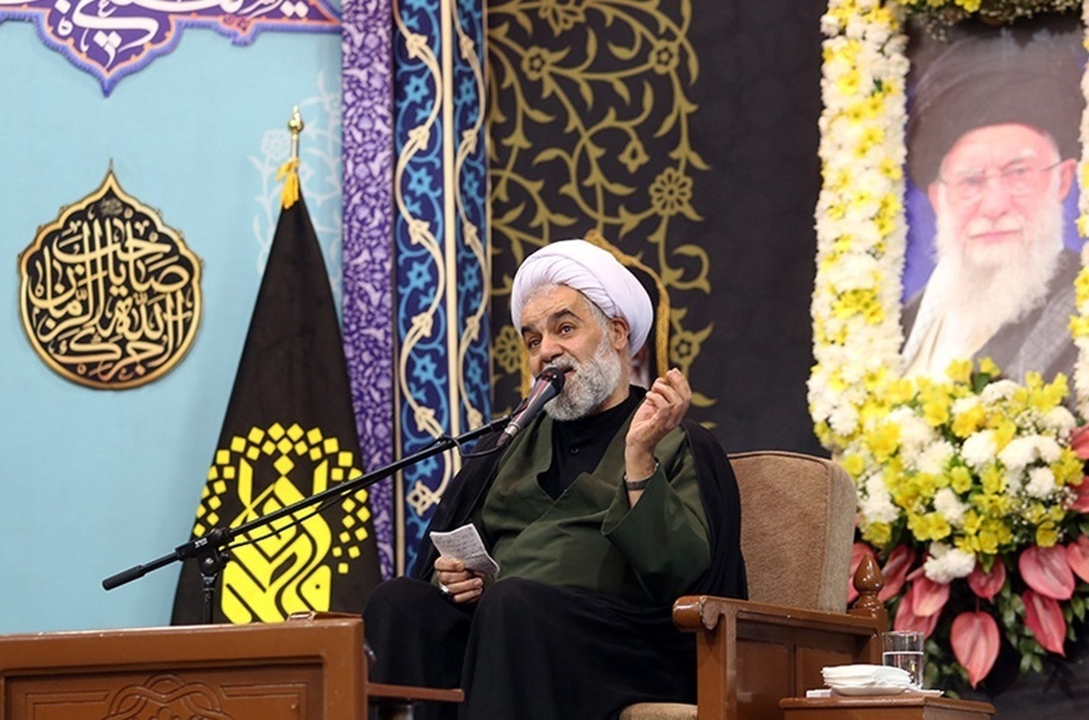 نگاه تحولی امام شهید به حوزه؛ از تبلیغ تا خودکفایی فکری/باید در موضع تهاجم علمی و روایی باشیم