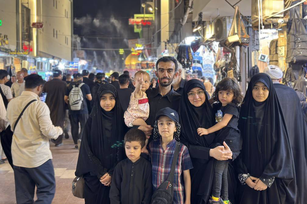 این دختر شهید ۶۰ روز است که خیابان را خالی نگذاشته! این دختر شهید ۶۰ روز است که خیابان را خالی نگذاشته!