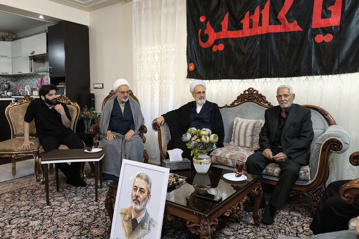 دیدار آیت‌الله اعرافی با خانواده شهید سپهبد موسوی + عکس