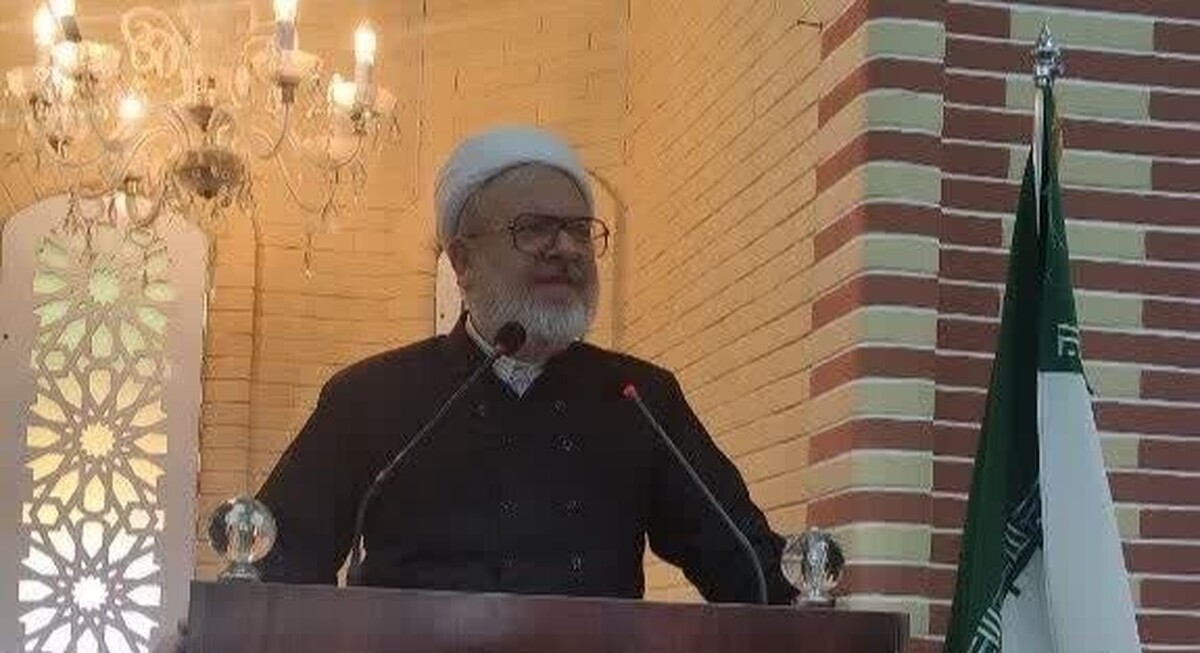 معلمان در خط مقدم دفاع از علم و آینده کشور هستند